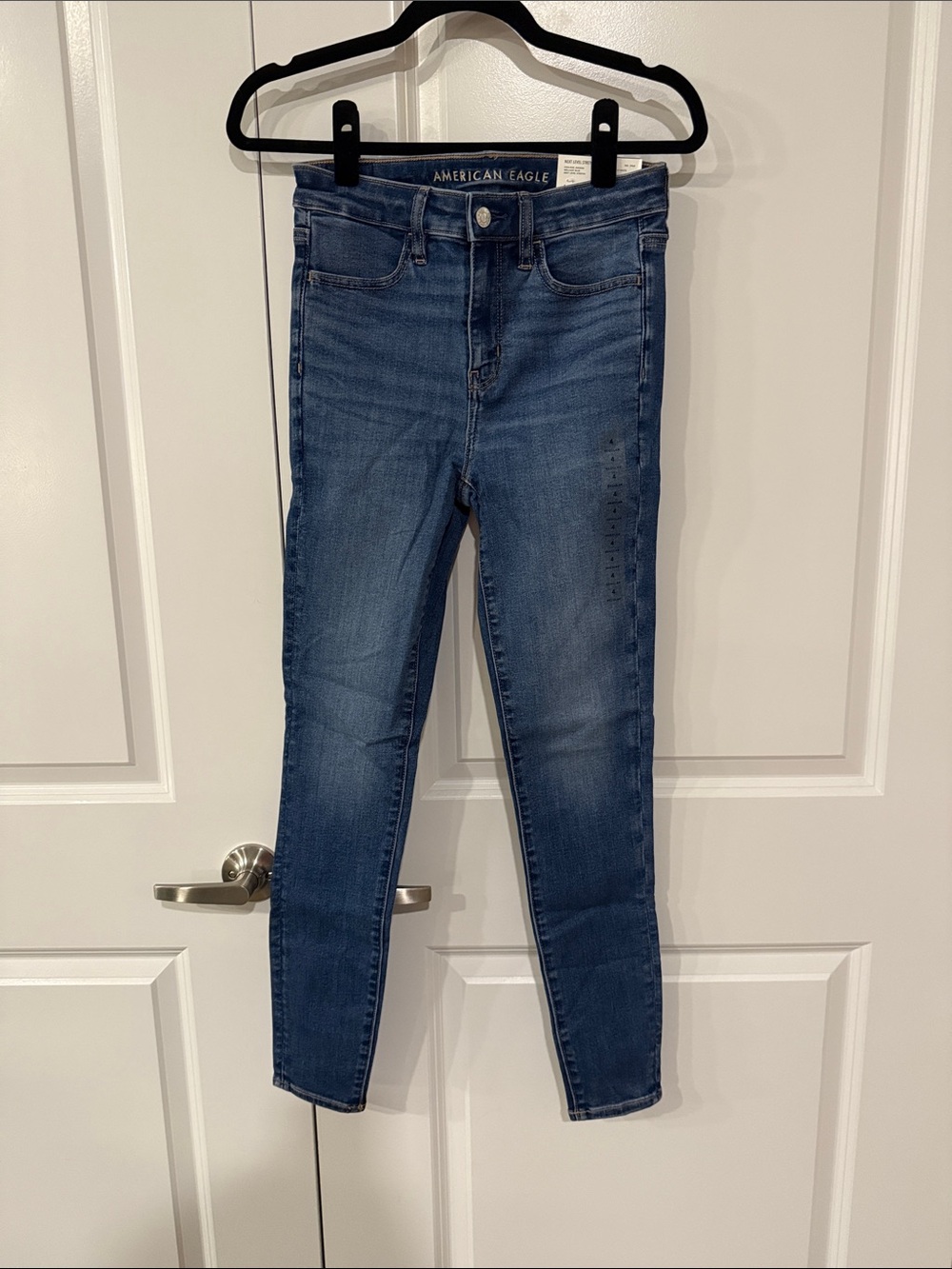 NWT American Eagle Outfitters Dark Blue High-Rise Skinny Jeans SIZE 4